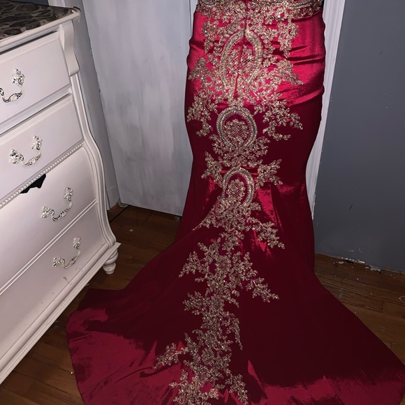 Red Evening gown or prom dress. - Picture 3 of 3